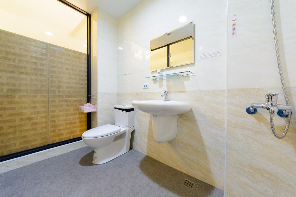 Play House Hotel Tainan Exterior photo